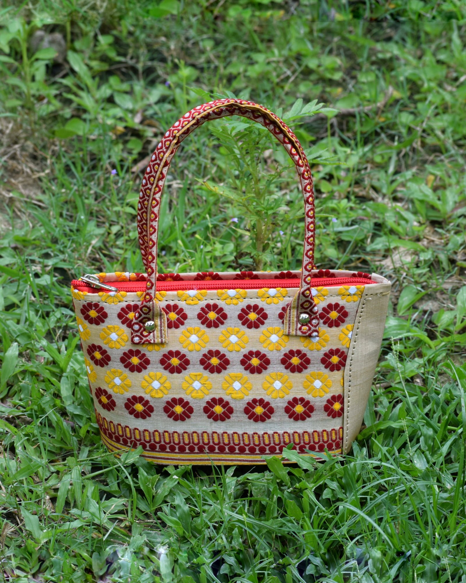 SriShopify Handicrafts Women's Hand purse Banjara Designer Clutch for  Girls, Cotton handmade ladies wallet (Medium, Original Mirrors Beads and  Thread Work), Traditional clutch