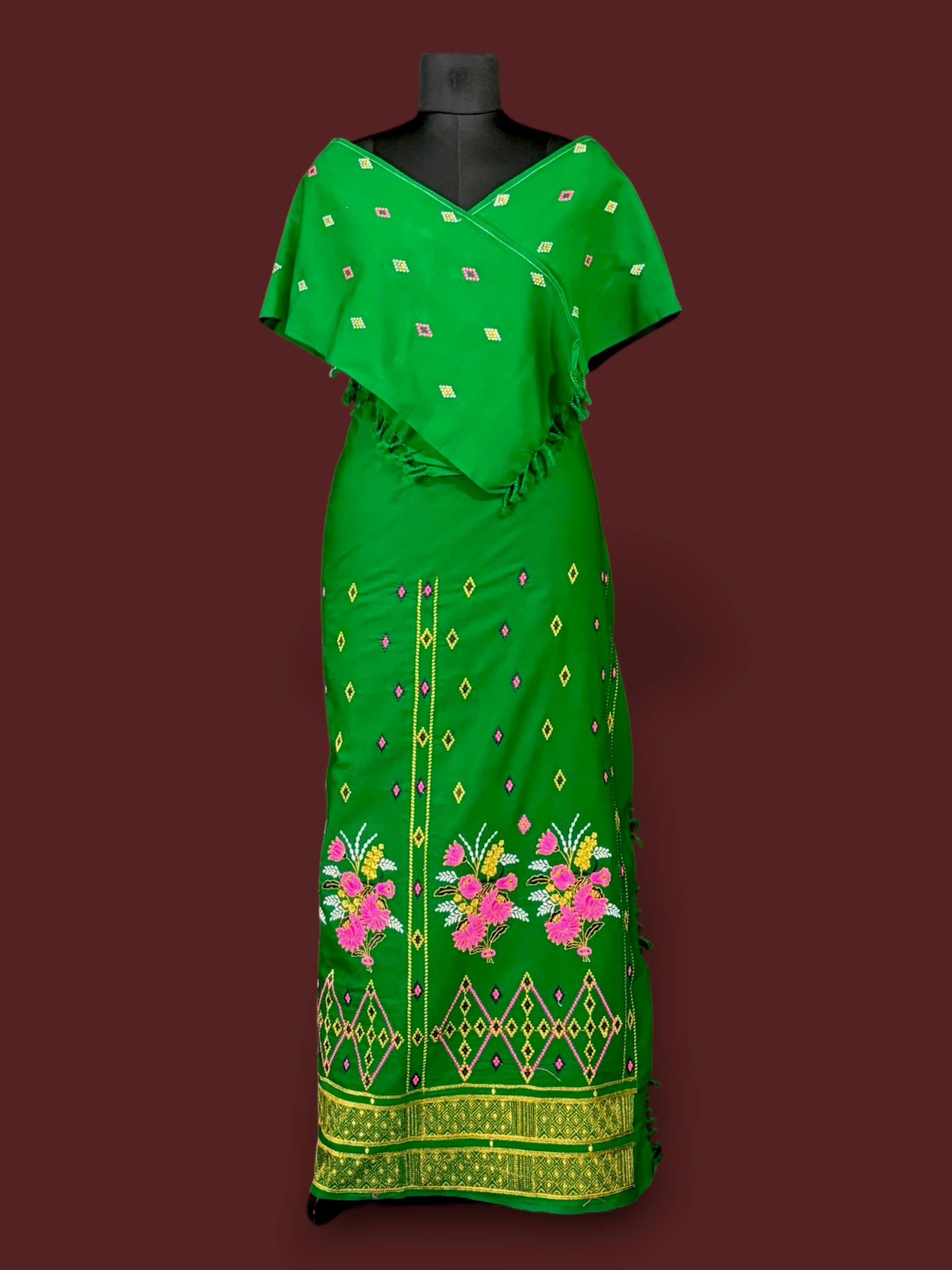 Wrapper_Arunachali_Design_TNE81101_1 Wrapper - Arunachali Design - Dark Green - Image 1